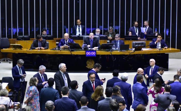 A dança das cadeiras como ensaio  para 2026