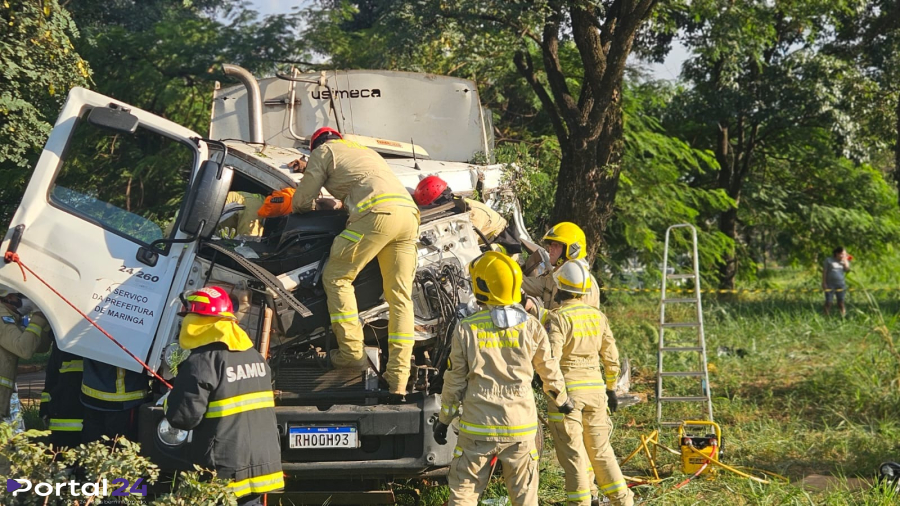 Motorista fica preso às ferragens após grave acidente com caminhão no Contorno Sul de Maringá