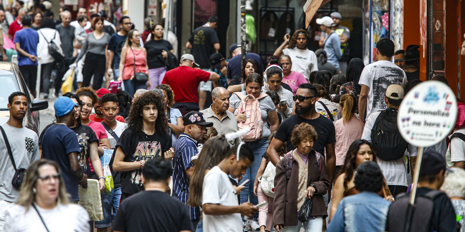 População no Brasil cresce em ritmo menor e está envelhecendo