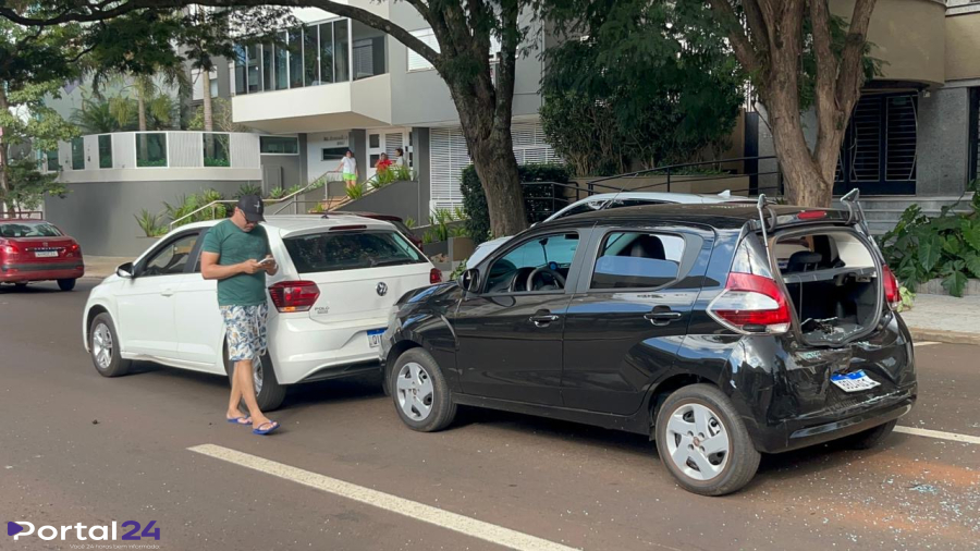 Acidente envolvendo três carros é registrado no centro de Cascavel