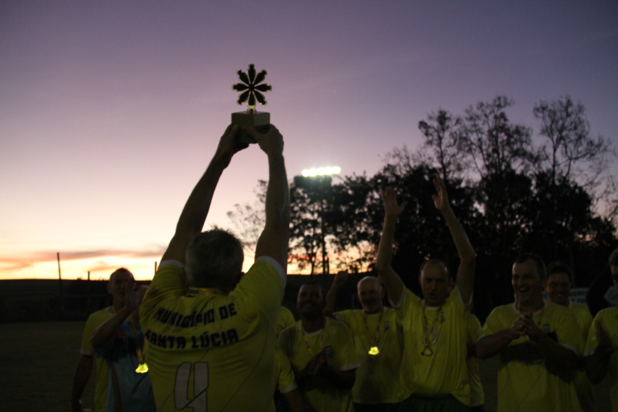 Santa Lúcia conquista o título do Futebol Suíço 50+ no Paraná Bom de Bola; confira os finalistas deste domingo