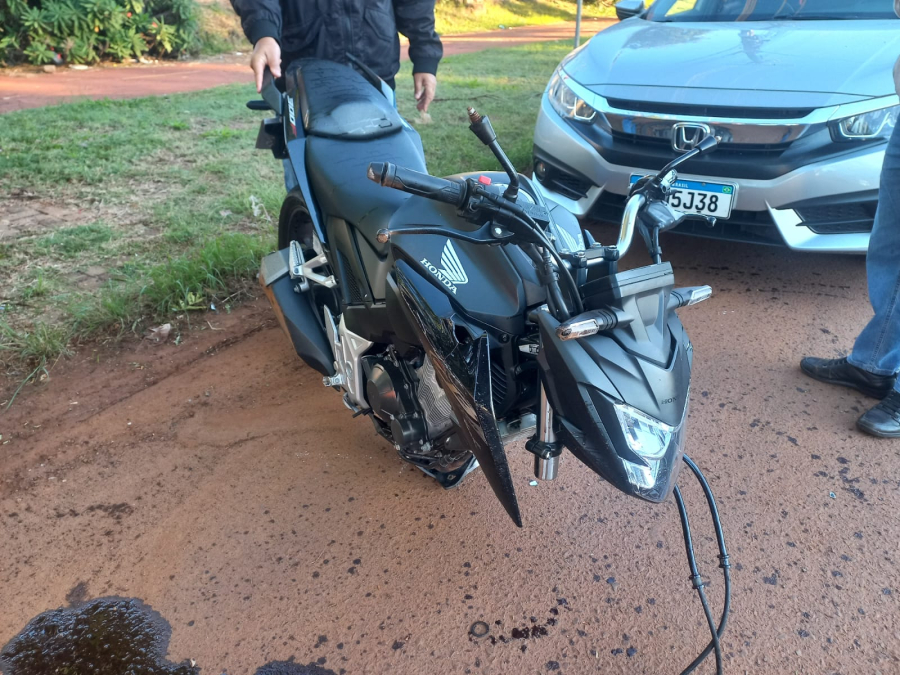 Motociclista fica ferido em acidente com mais dois carros no Brasmadeira