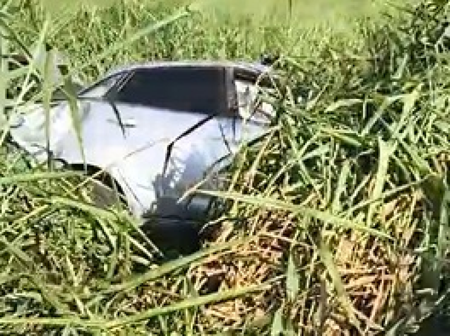 Motorista perde o controle e capota veículo na BR-277