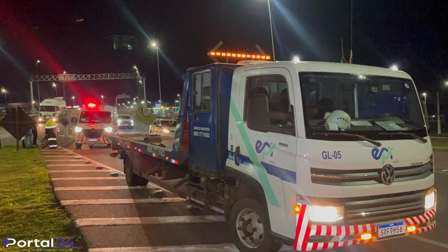Motociclista fica ferido após colisão com carro no Trevo Cataratas, em Cascavel