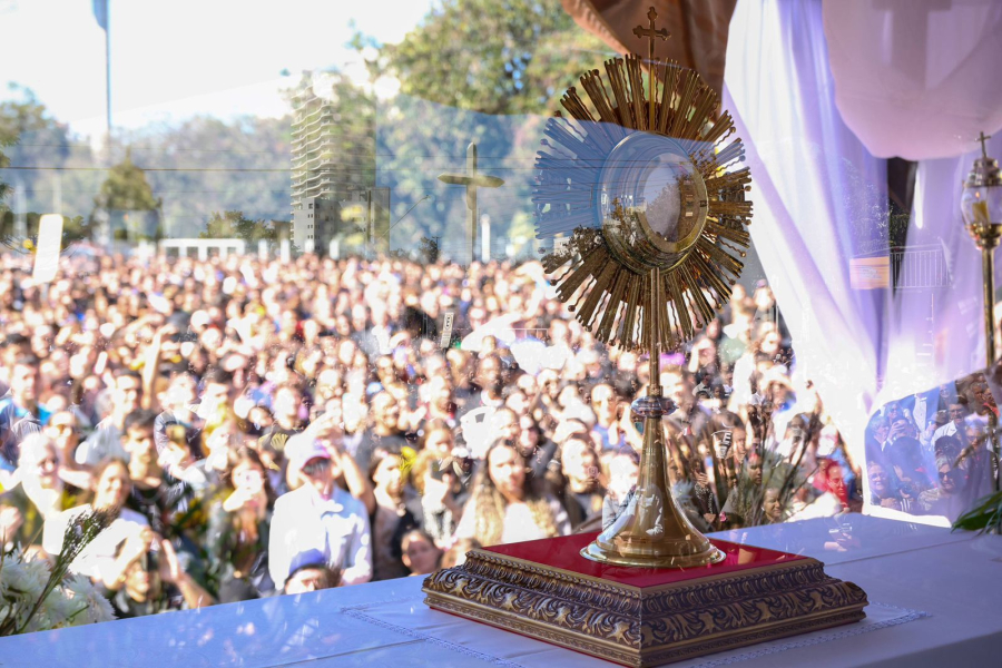 Corpus Christi reúne mais de 15 mil fiéis em Cascavel