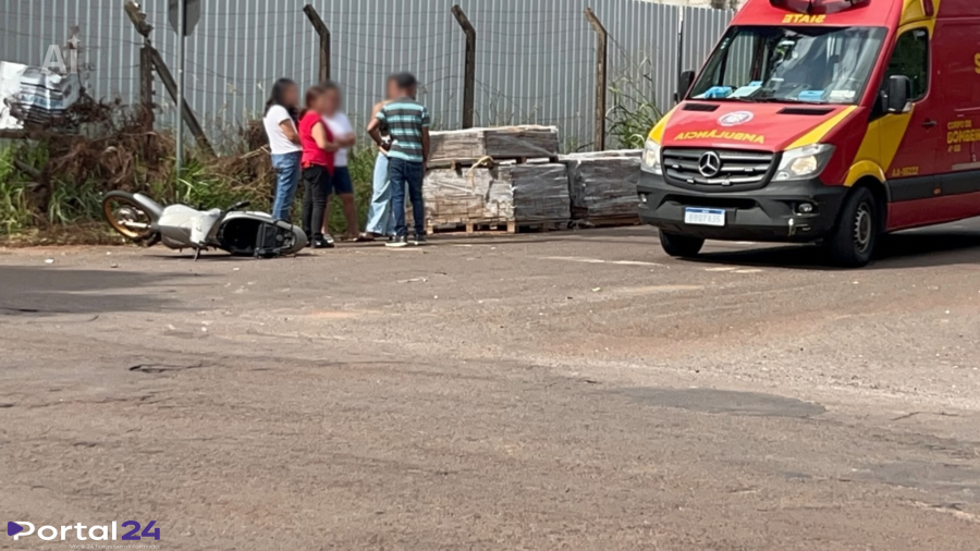 Jovem fica ferida após acidente entre carro e moto no Bairro Country, em Cascavel