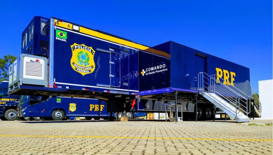 Carreta da Saúde da PRF leva atendimento gratuito a motoristas em Cascavel