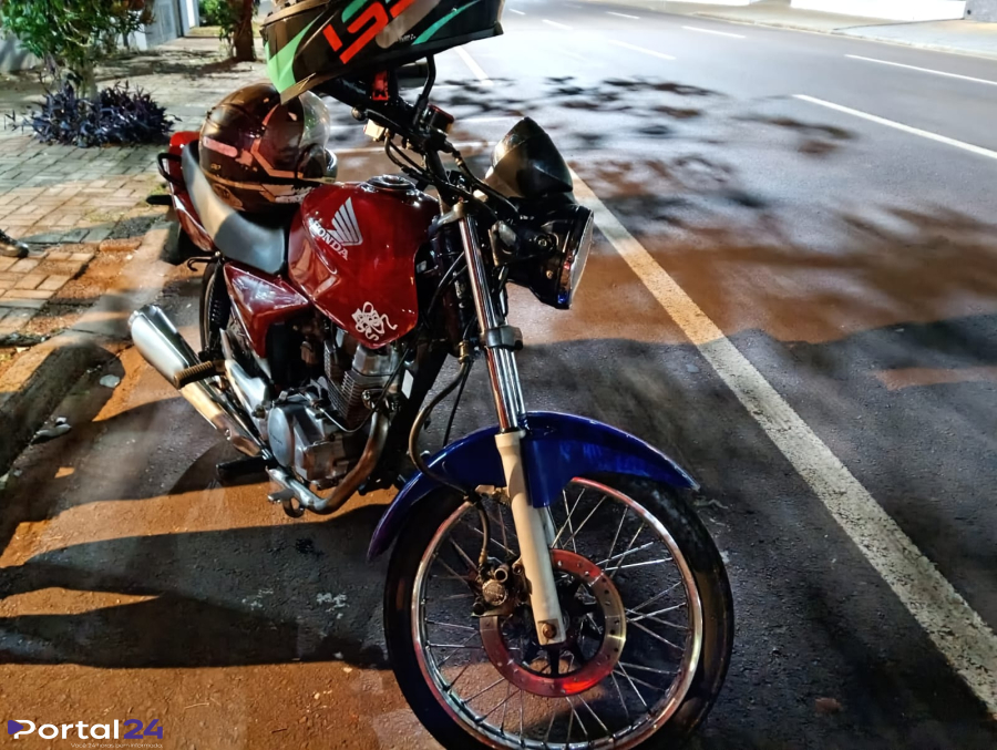 Motociclista sem habilitação é abordado pela Transitar na Avenida Kennedy, em Cascavel
