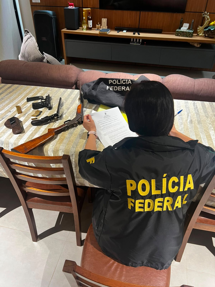 Polícia Federal cumpre mandados em Cascavel durante megaoperação contra organização criminosa transnacional