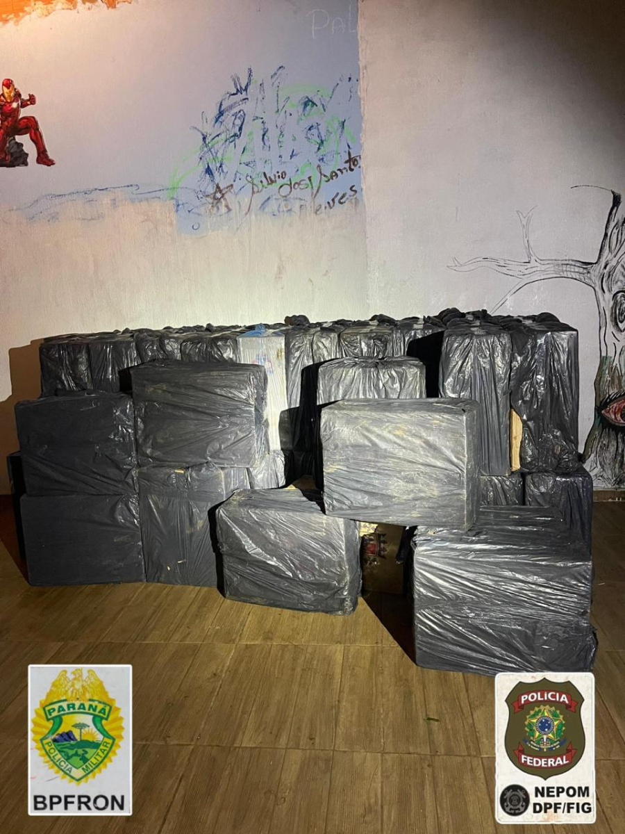 BPFRON e Polícia Federal apreendem quase 3 mil pacotes de cigarros contrabandeados em Foz