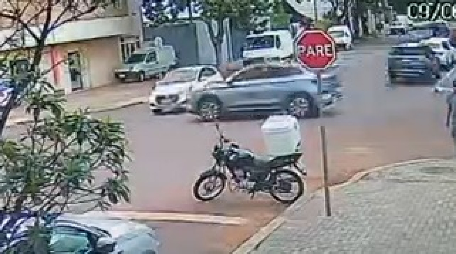 Vídeo flagra HB20 atingindo BYD