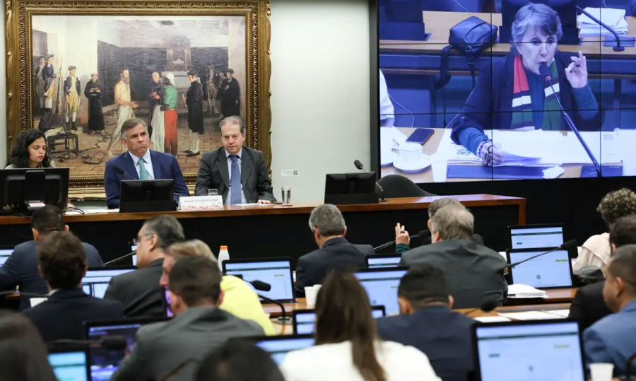 CCJ da Câmara aprova PEC que reduz maioridade penal para 16 anos