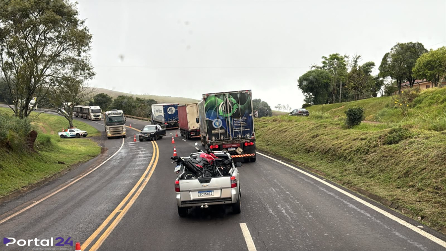 Destombamento de caminhão provoca interdição total da BR-277 em Guarapuava