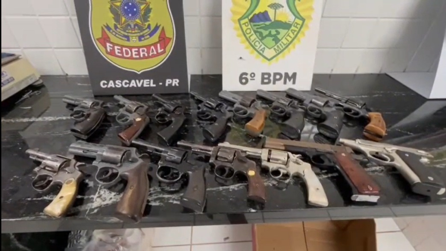 Jovens são presas com 15 armas de fogo em ônibus que seguia para Curitiba