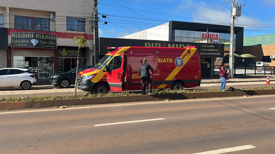 Mulher fica ferida em acidente na Avenida Carlos Gomes