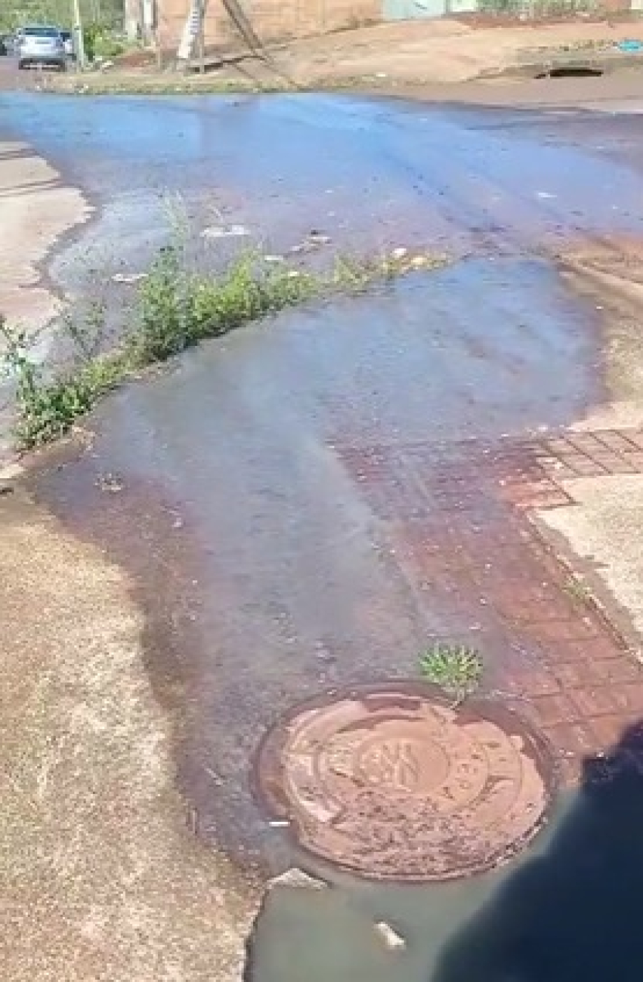 Internauta denuncia esgoto no Jardim Veneza