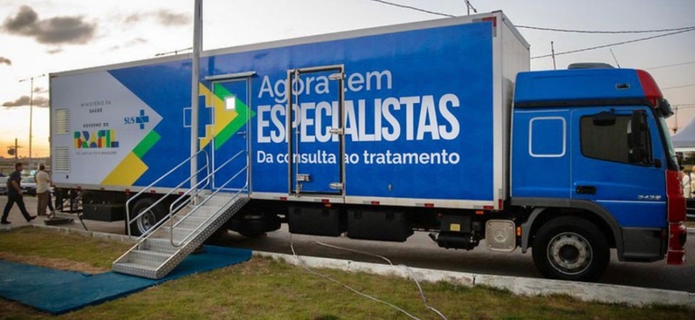 Ministério da Saúde leva para Pato Branco (PR) carreta de oftalmologia do SUS e entrega veículos de transporte para tratamento contínuo ao estado
