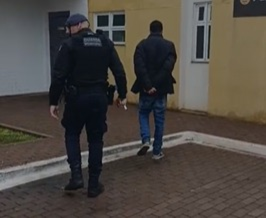 Homem é detido após ameaçar padrasto com faca e praticar violência psicológica contra a mãe