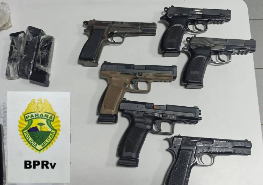 Jovem é presa com seis pistolas e munições em ônibus abordado na PR-151