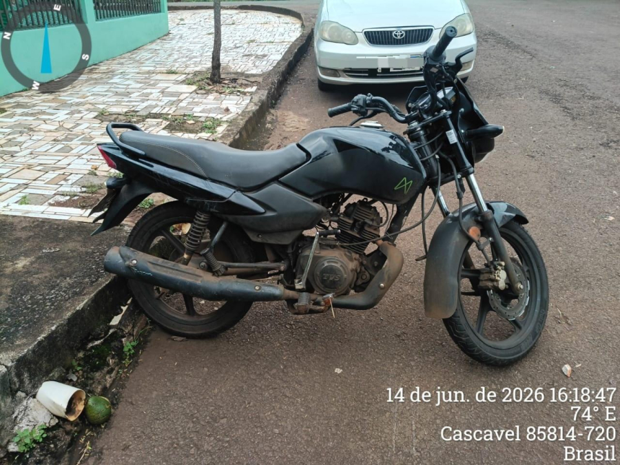 Motocicleta furtada é recuperada pela PM e homem acaba preso em Cascavel