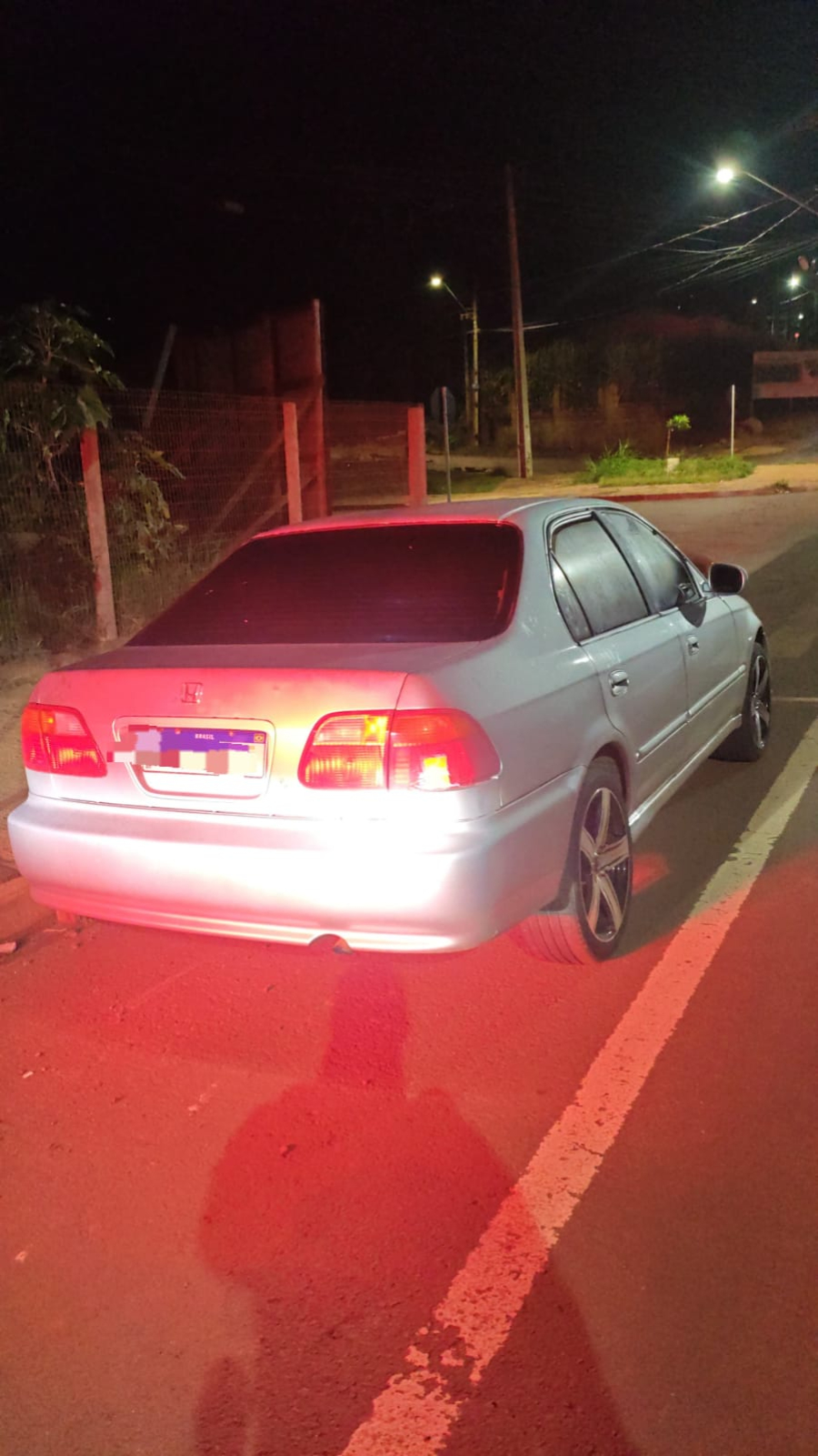 PM recolhe carro abandonado com sinais de arrombamento em Cascavel
