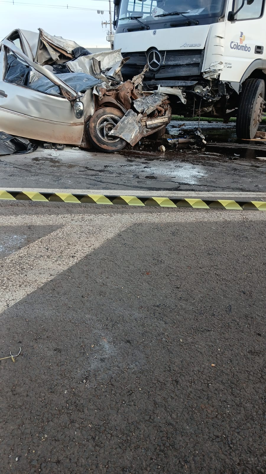 Três morrem em grave acidente na BR-277