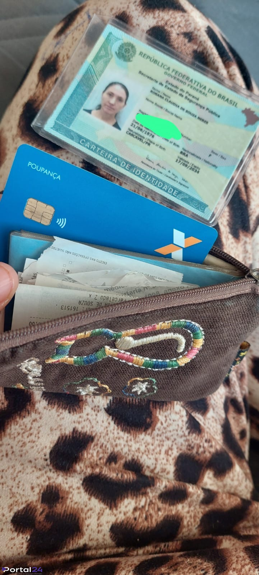 Carteira é encontrada no Shopping JL em Cascavel e dono é procurado