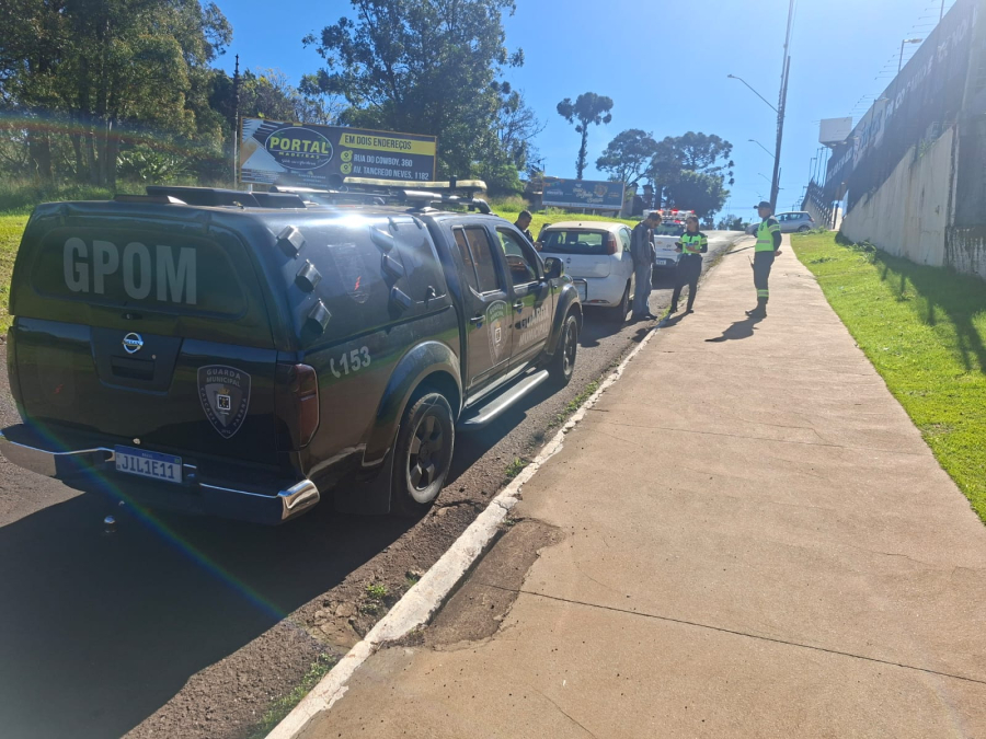 Motorista sem placas no veículo é detido por suspeita de embriaguez em Cascavel