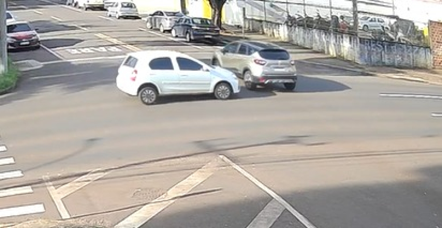Vídeo mostra acidente no centro de Cascavel