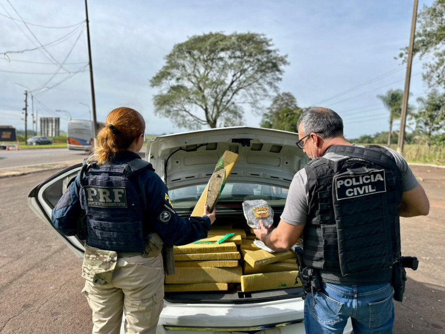 PRF e Polícia Civil apreendem quase 400 quilos de maconha em veículo na BR-277