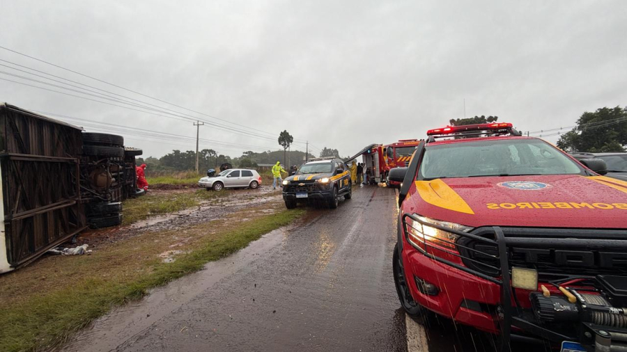 Acidente deixa 22 pessoas feridas na BR-277 em Cascavel