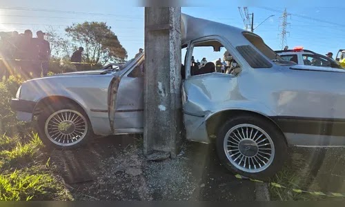 Motorista morre após Chevette atingir poste em Apucarana; vídeo registra momento da colisão