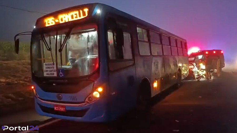 Motorista embriagado fica gravemente ferido após atingir traseira de ônibus na BR-467, em Cascavel