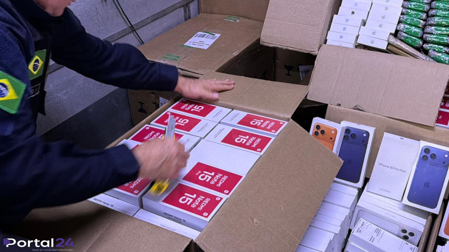 Receita Federal apreende carga milionária de eletrônicos escondida em caminhão na BR-277