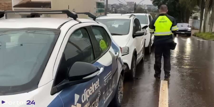 Colisão em sequência envolvendo seis veículos provoca congestionamento no Centro de Cascavel