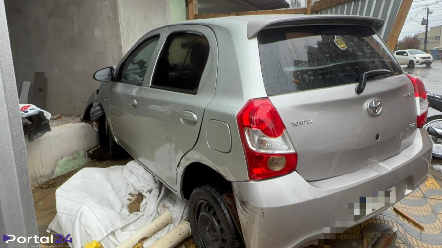 Acidente entre dois carros é registrado no Centro de Cascavel