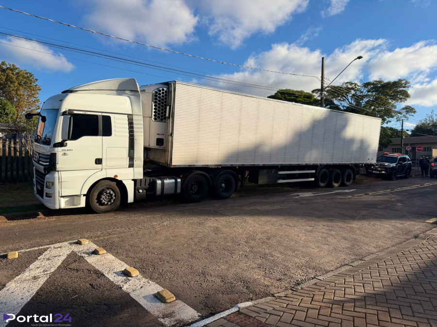 Duas toneladas de maconha são apreendidas em carreta na região de Cascavel