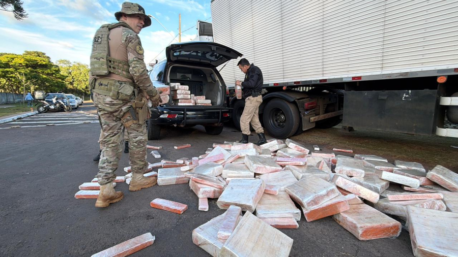 PRF e ROTAM apreendem cerca de duas toneladas de maconha em carreta na BR-163