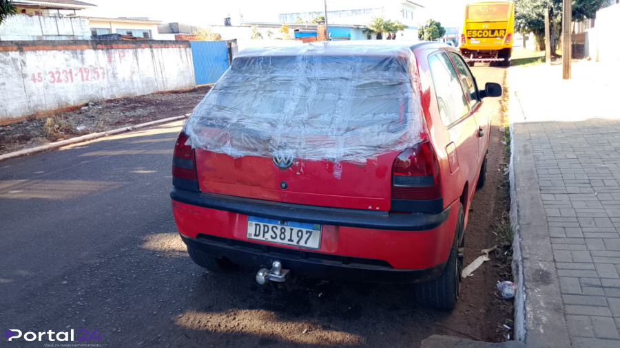 Mulher furta Volkswagen Gol em frente a conveniência em Santa Tereza do Oeste