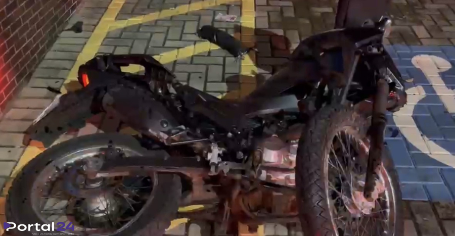 Motociclista fica gravemente ferido após colisão com carro na Avenida Carlos Gomes, em Cascavel