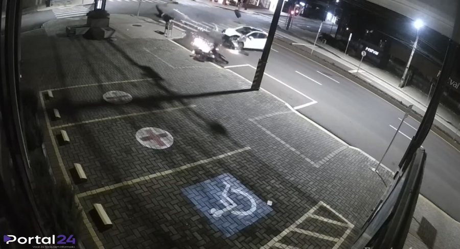 Câmera de segurança registra grave acidente com motociclista em Cascavel