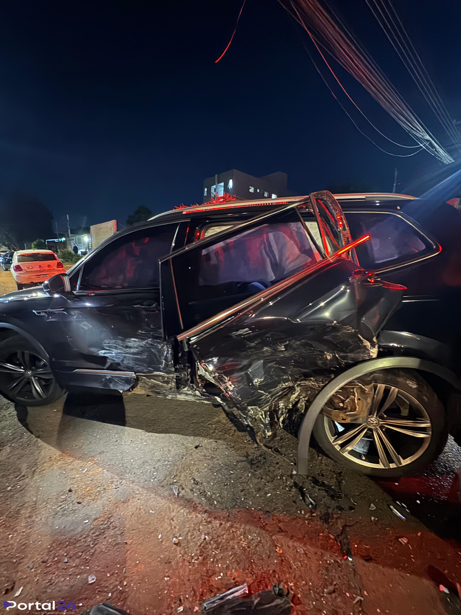 Grave colisão entre dois carros é registrada no Bairro Vila Tolentino, em Cascavel