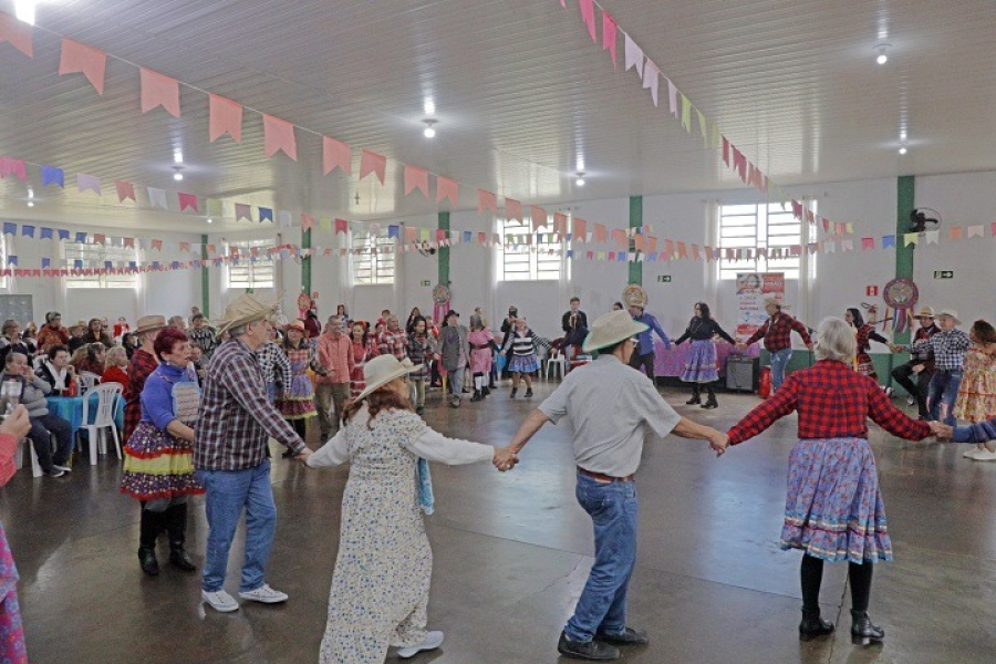 Festa junina do FeliCidade do Idoso reúne terceira idade em Cascavel nesta sexta-feira