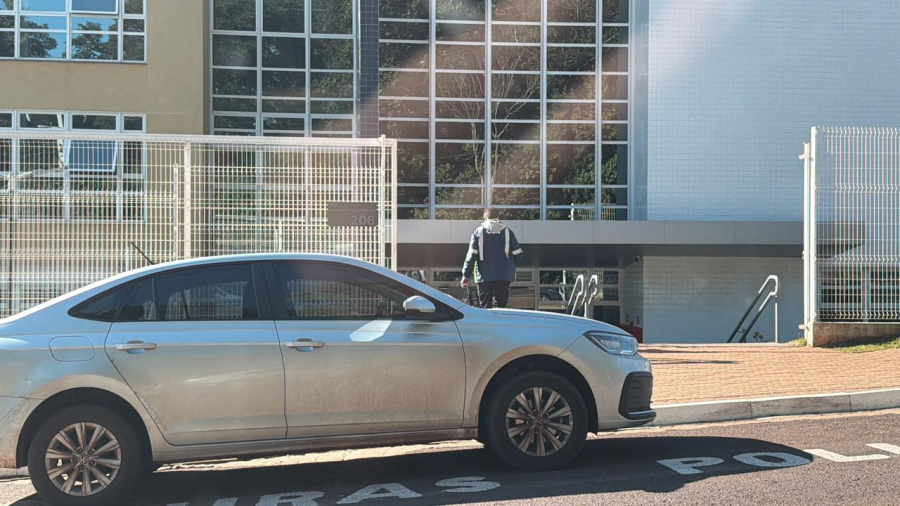 Motorista envolvido em acidente na Av. Carlos Gomes se apresenta à Polícia Civil