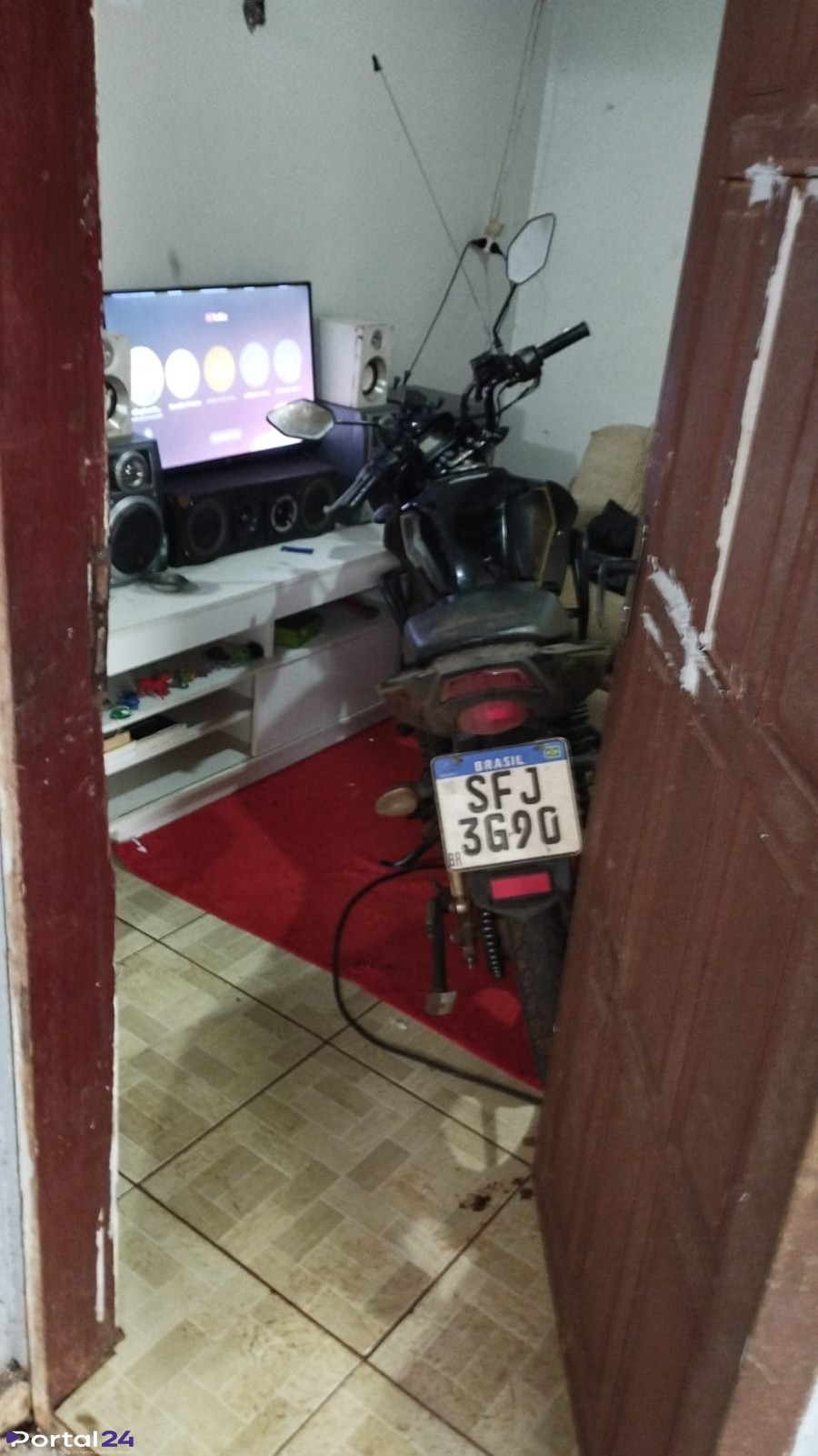 Dupla é presa em flagrante após furtar motocicleta no Shopping West Side