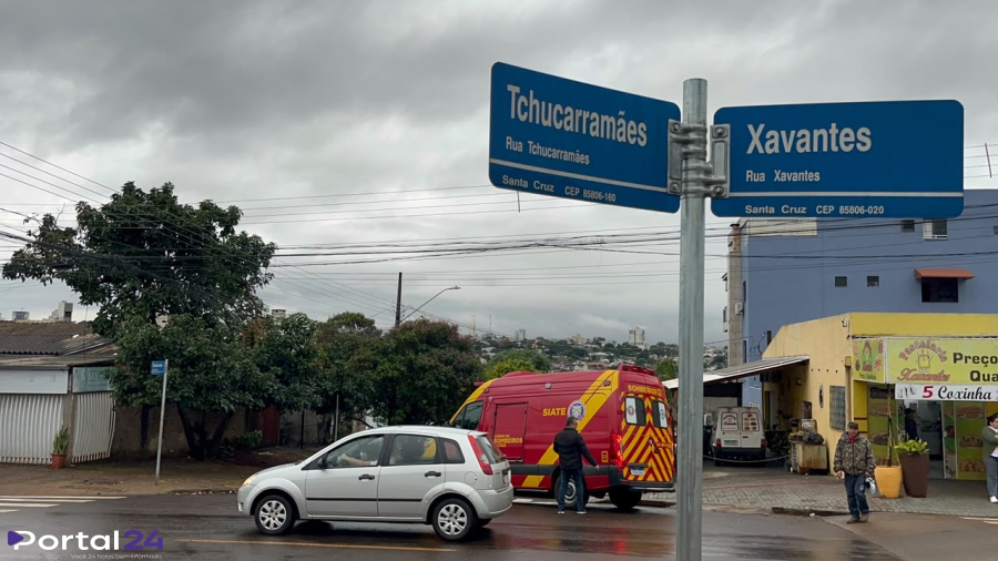 Ciclista fica ferido após colisão com porta de carro no bairro Santa Cruz, em Cascavel