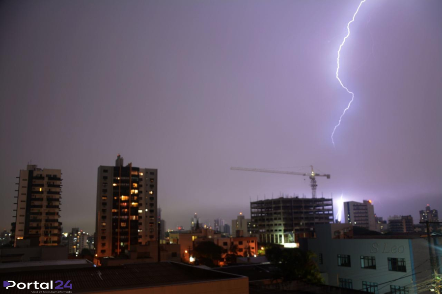 Tempestades intensas elevam número de descargas elétricas em municípios do Paraná