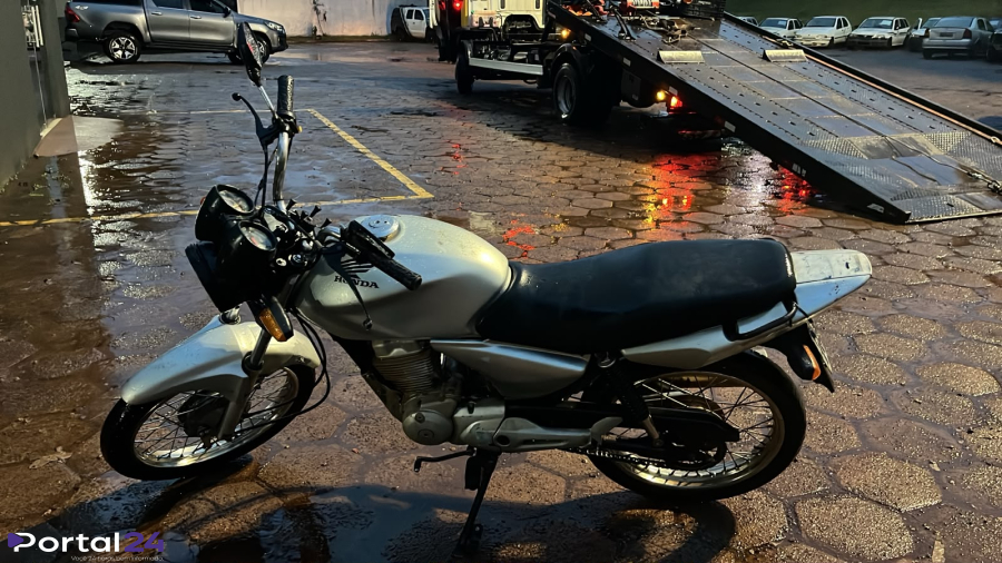 Motocicleta com alerta de furto é recuperada pela PM no Bairro Coqueiral, em Cascavel