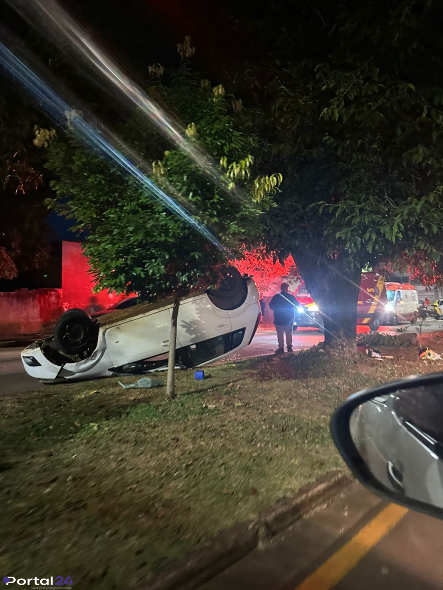 Motorista fica ferido após capotamento no centro de Campo Mourão