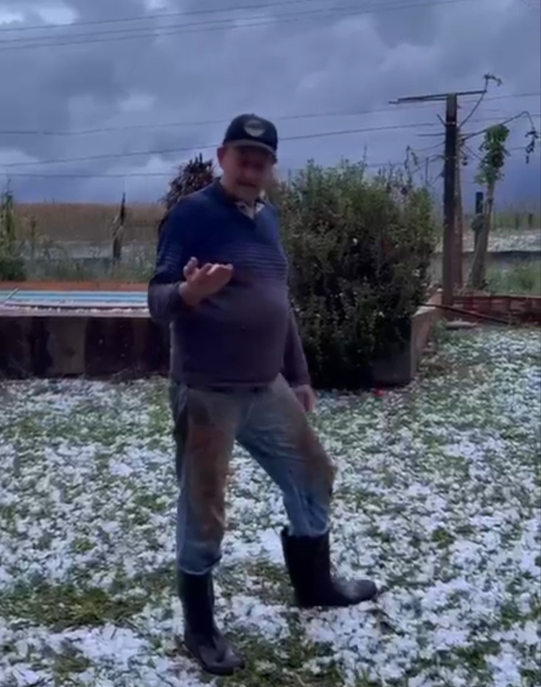 Temporal com forte chuva de granizo atinge distrito de Bom Princípio, em Toledo